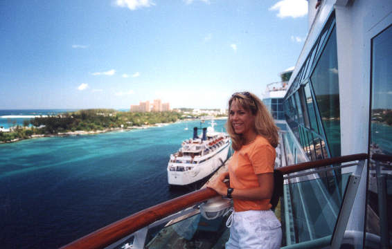 wendy looking over Paradise Island at Nassau 5-20-01.jpg