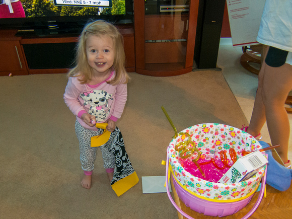 2014 04-21 Lexi getting her Easter Basket 18 LR
