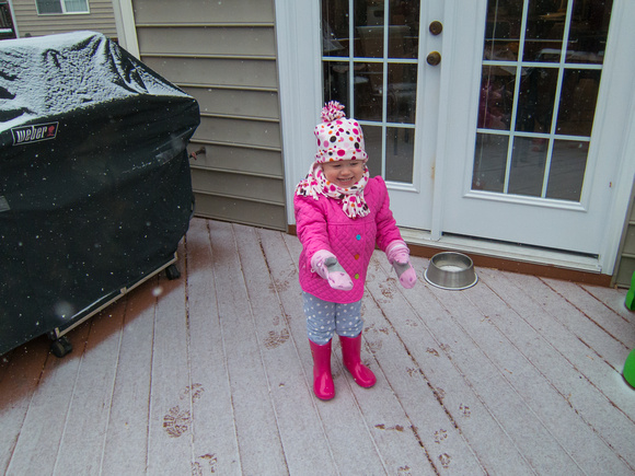 2013 01-28 Lexi's First Snow 01-3